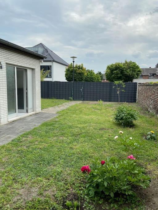 Charmante Gartenwohnung Mit Privatem Grossen Garten Cologne Exterior photo
